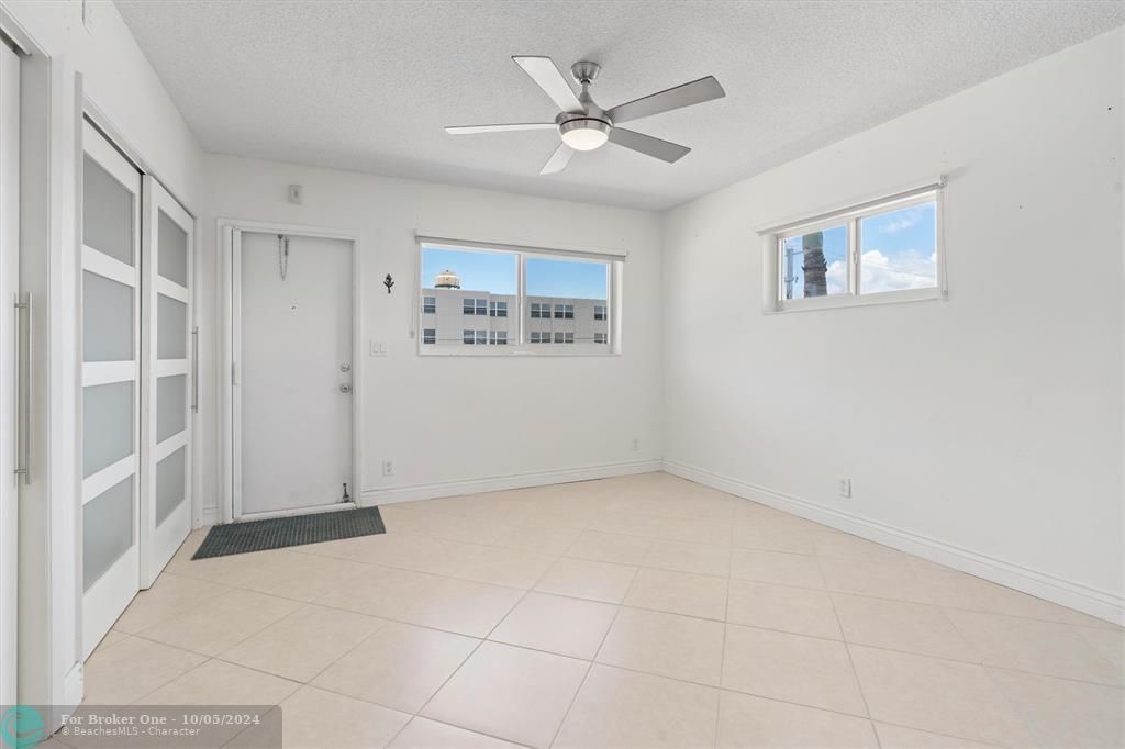 Recently Sold: $200,000 (1 beds, 1 baths, 700 Square Feet)