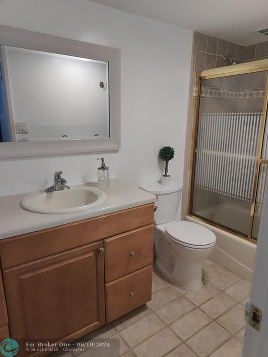 Active With Contract: $1,850 (1 beds, 1 baths, 900 Square Feet)