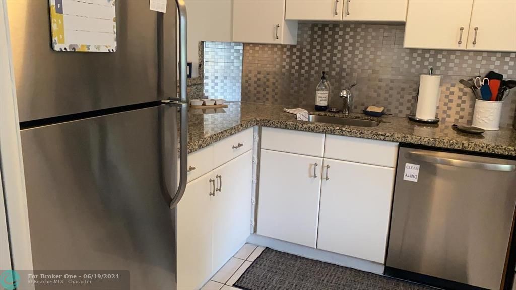 Active With Contract: $1,850 (1 beds, 1 baths, 900 Square Feet)