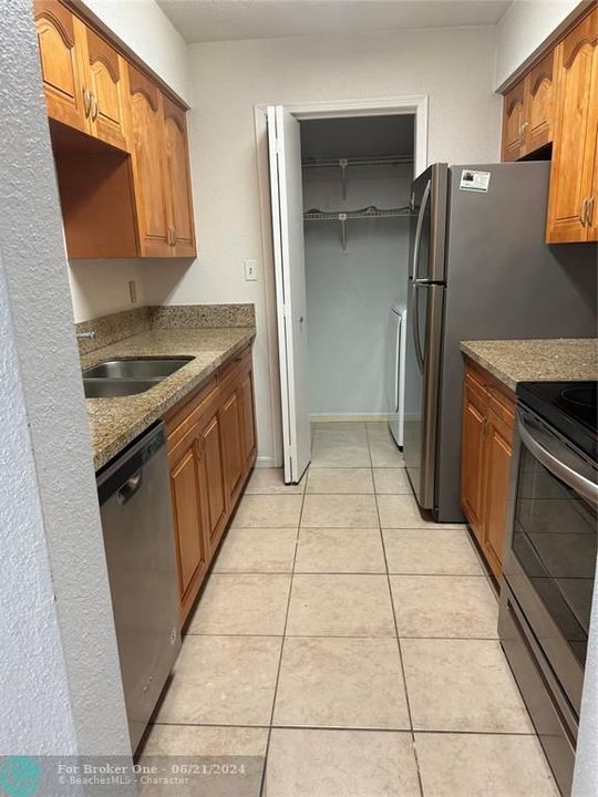 For Rent: $1,650 (1 beds, 1 baths, 780 Square Feet)