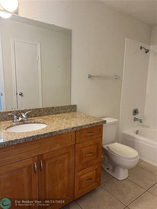Active With Contract: $1,650 (1 beds, 1 baths, 780 Square Feet)