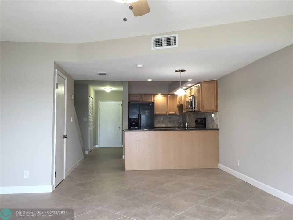 For Rent: $2,575 (2 beds, 2 baths, 1120 Square Feet)