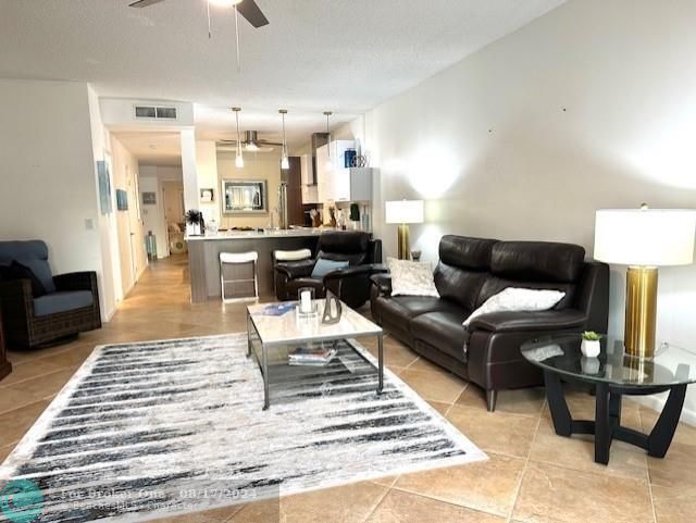 For Rent: $4,664 (3 beds, 2 baths, 1720 Square Feet)