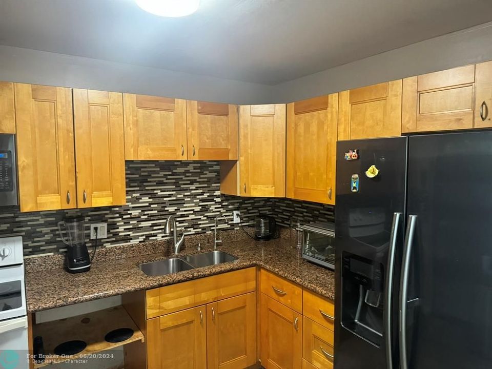 For Sale: $330,000 (3 beds, 2 baths, 1281 Square Feet)