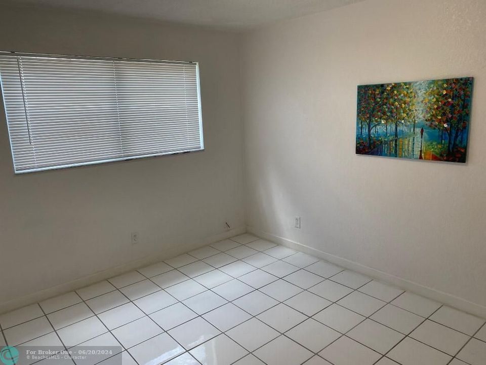 For Sale: $249,000 (2 beds, 1 baths, 753 Square Feet)