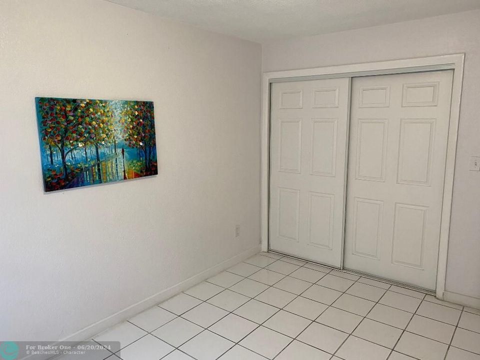 For Sale: $249,000 (2 beds, 1 baths, 753 Square Feet)