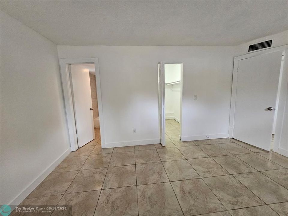 For Sale: $154,000 (2 beds, 2 baths, 959 Square Feet)