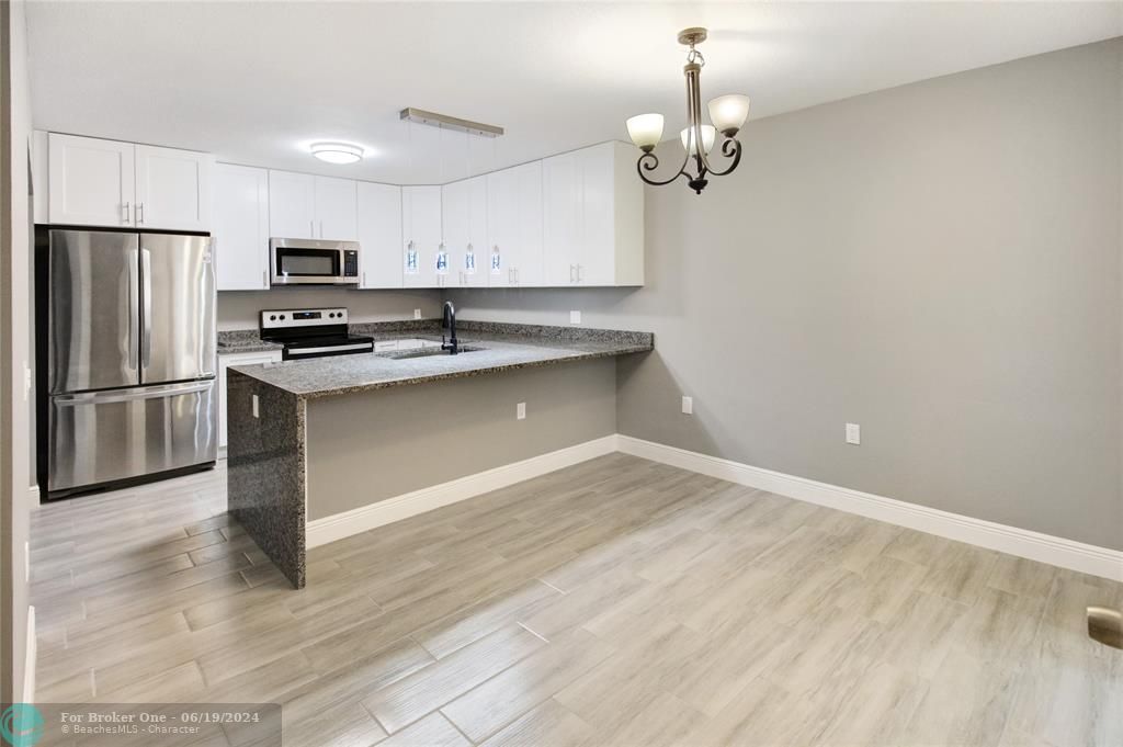For Sale: $324,900 (2 beds, 2 baths, 1236 Square Feet)