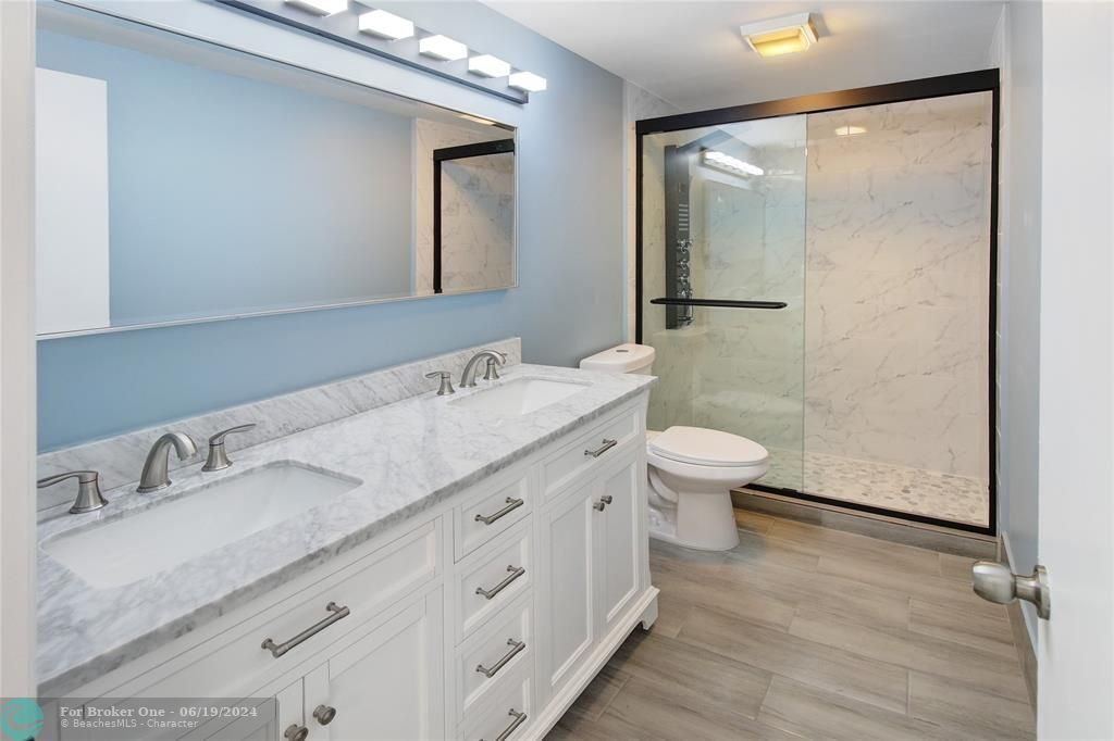 For Sale: $324,900 (2 beds, 2 baths, 1236 Square Feet)