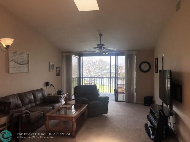 For Rent: $2,200 (3 beds, 2 baths, 1330 Square Feet)