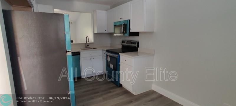 For Rent: $2,300 (2 beds, 2 baths, 1127 Square Feet)