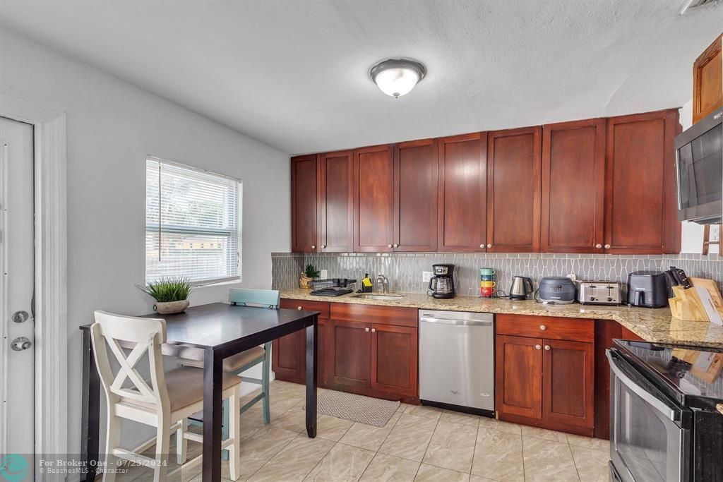 For Sale: $459,900 (3 beds, 2 baths, 1228 Square Feet)