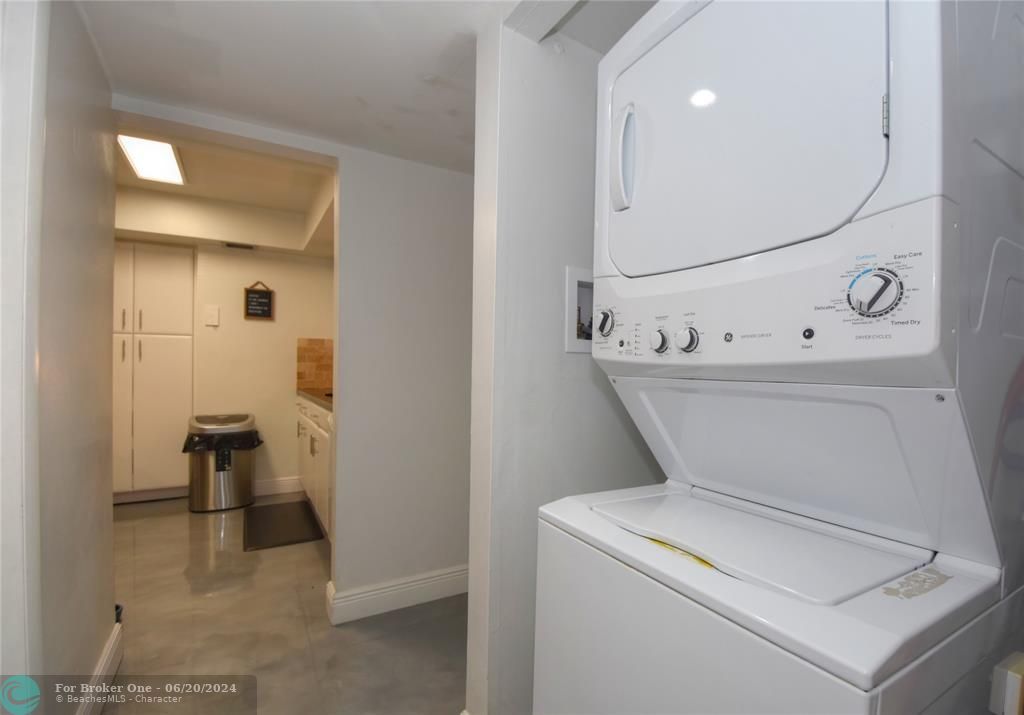 For Sale: $235,000 (2 beds, 1 baths, 847 Square Feet)