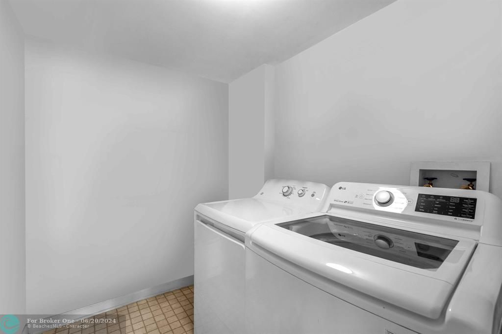 For Sale: $205,000 (2 beds, 2 baths, 1294 Square Feet)
