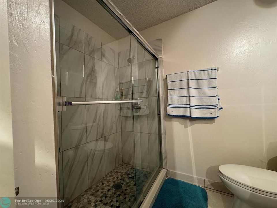 待售: $200,000 (1 贝兹, 2 浴室, 1046 平方英尺)