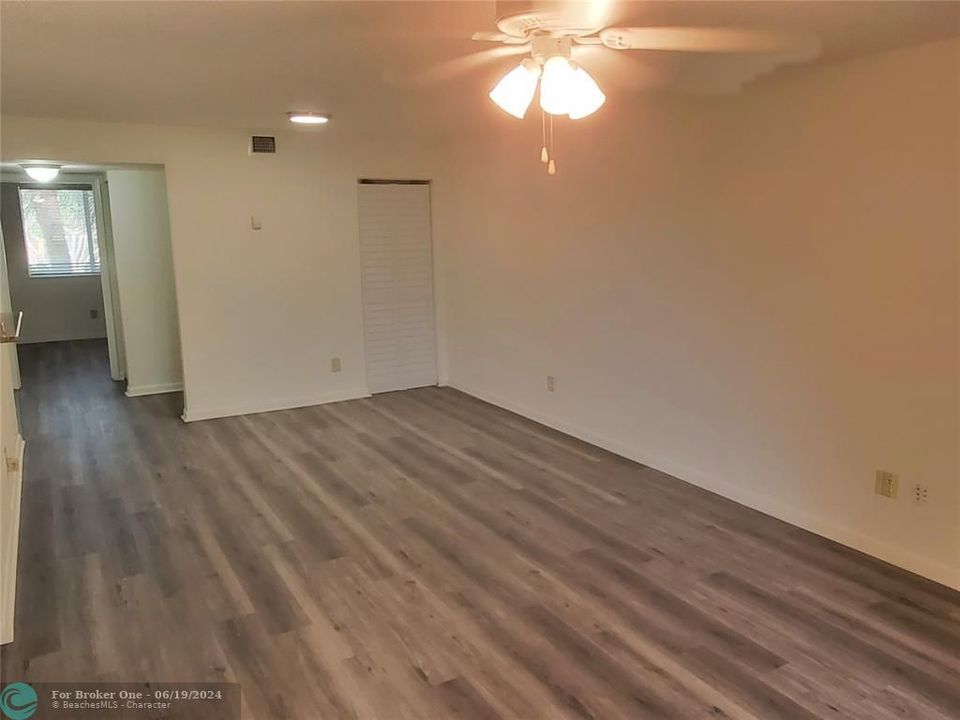 For Rent: $2,400 (2 beds, 2 baths, 1097 Square Feet)