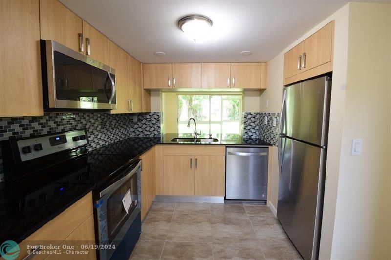 For Rent: $2,700 (3 beds, 2 baths, 1515 Square Feet)