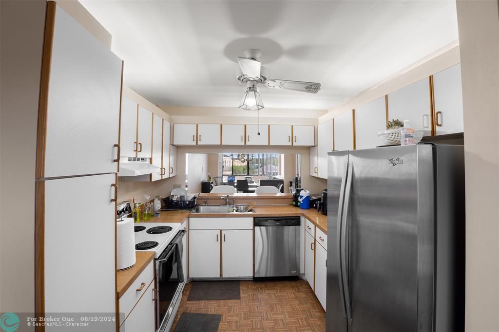 For Rent: $2,250 (2 beds, 2 baths, 1227 Square Feet)