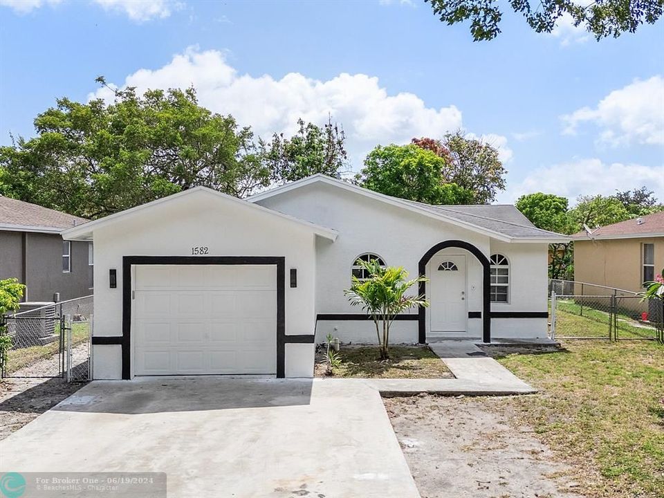 For Sale: $465,000 (4 beds, 2 baths, 1600 Square Feet)