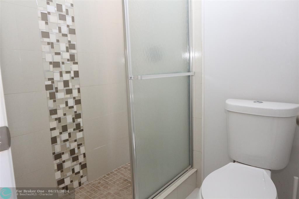 For Sale: $180,000 (2 beds, 2 baths, 1025 Square Feet)