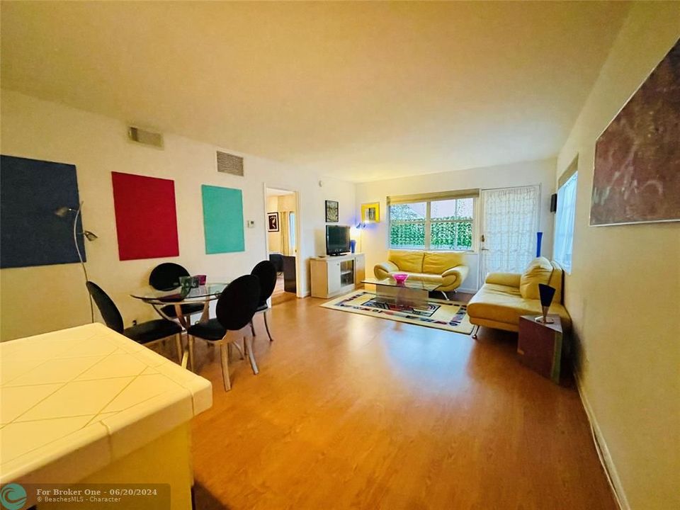 For Rent: $1,875 (1 beds, 1 baths, 750 Square Feet)
