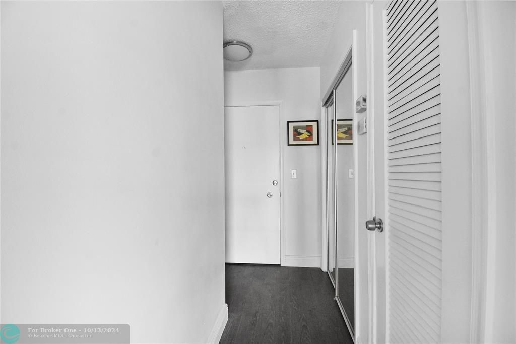 Active With Contract: $160,000 (1 beds, 1 baths, 850 Square Feet)