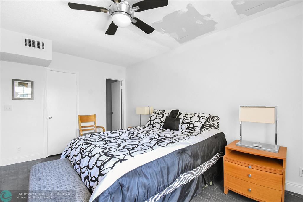 Active With Contract: $160,000 (1 beds, 1 baths, 850 Square Feet)