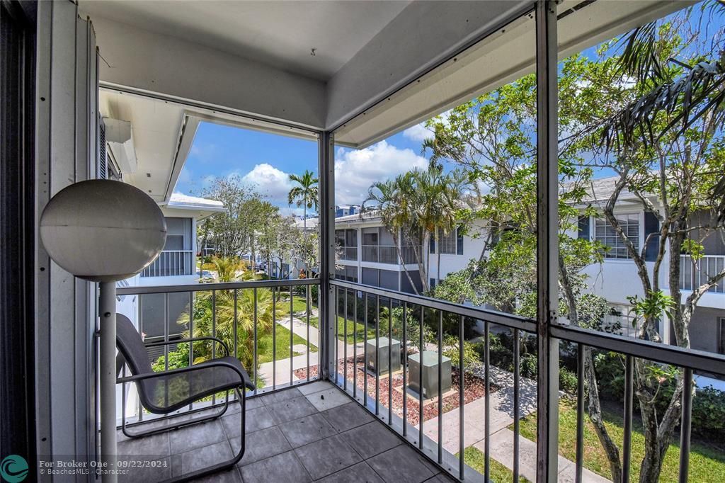 Active With Contract: $160,000 (1 beds, 1 baths, 850 Square Feet)