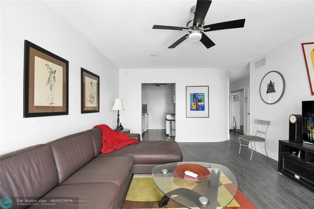 Active With Contract: $160,000 (1 beds, 1 baths, 850 Square Feet)