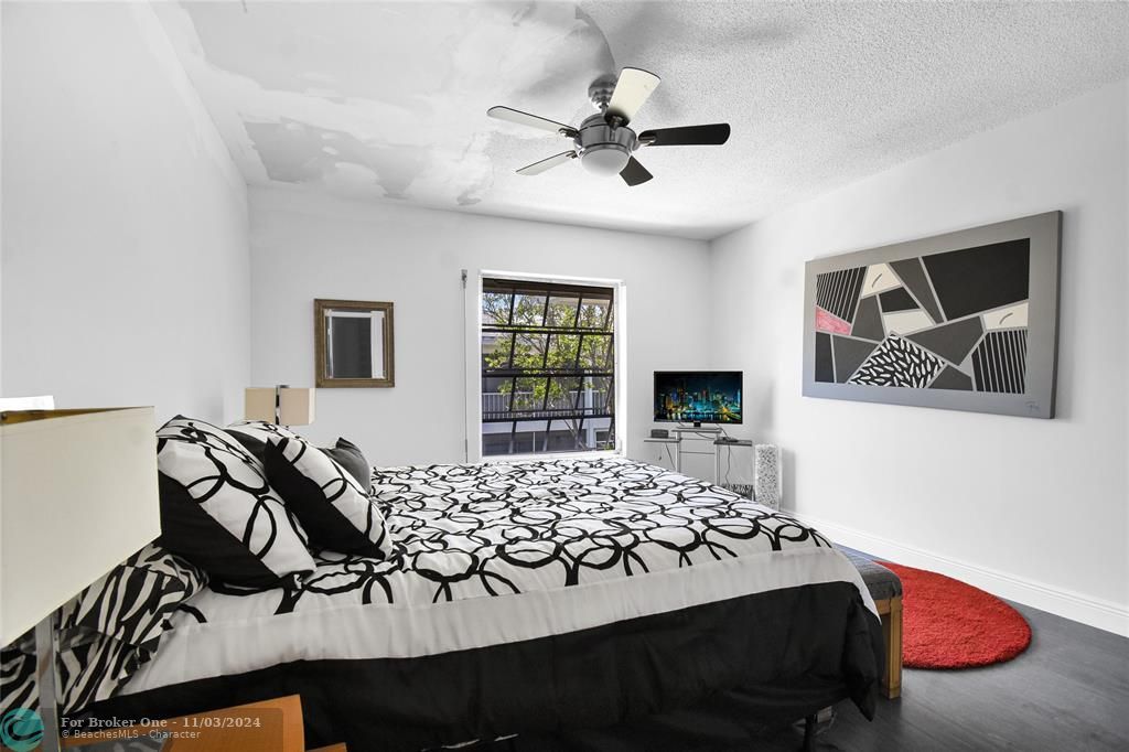 Active With Contract: $160,000 (1 beds, 1 baths, 850 Square Feet)