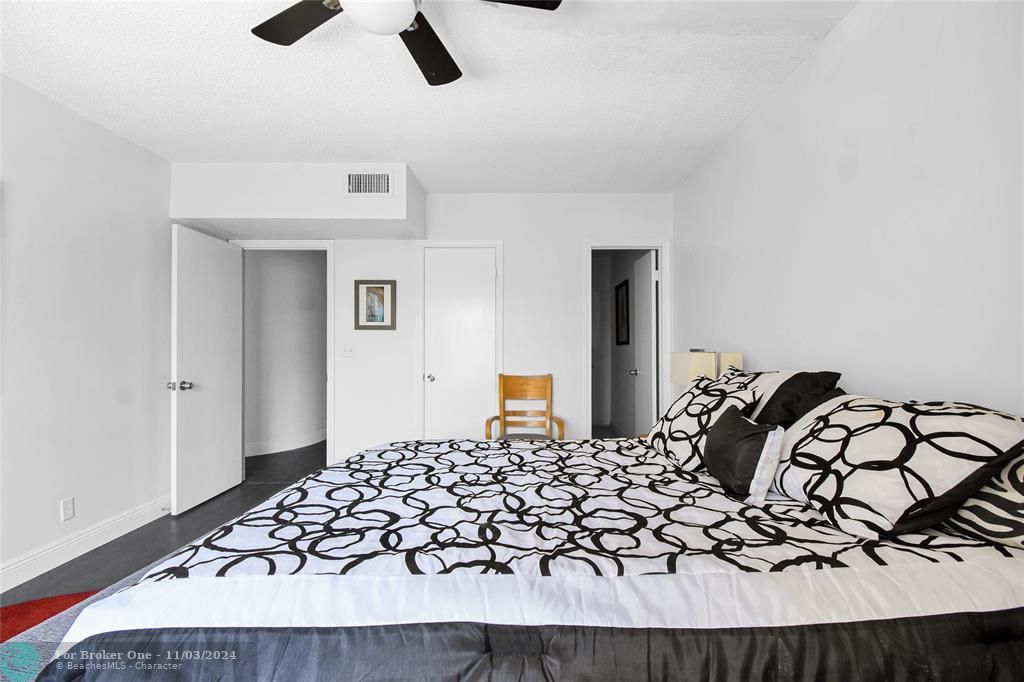 Active With Contract: $160,000 (1 beds, 1 baths, 850 Square Feet)