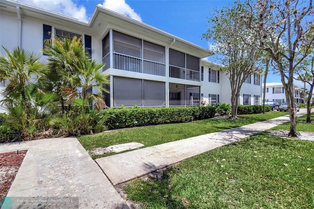 Active With Contract: $160,000 (1 beds, 1 baths, 850 Square Feet)