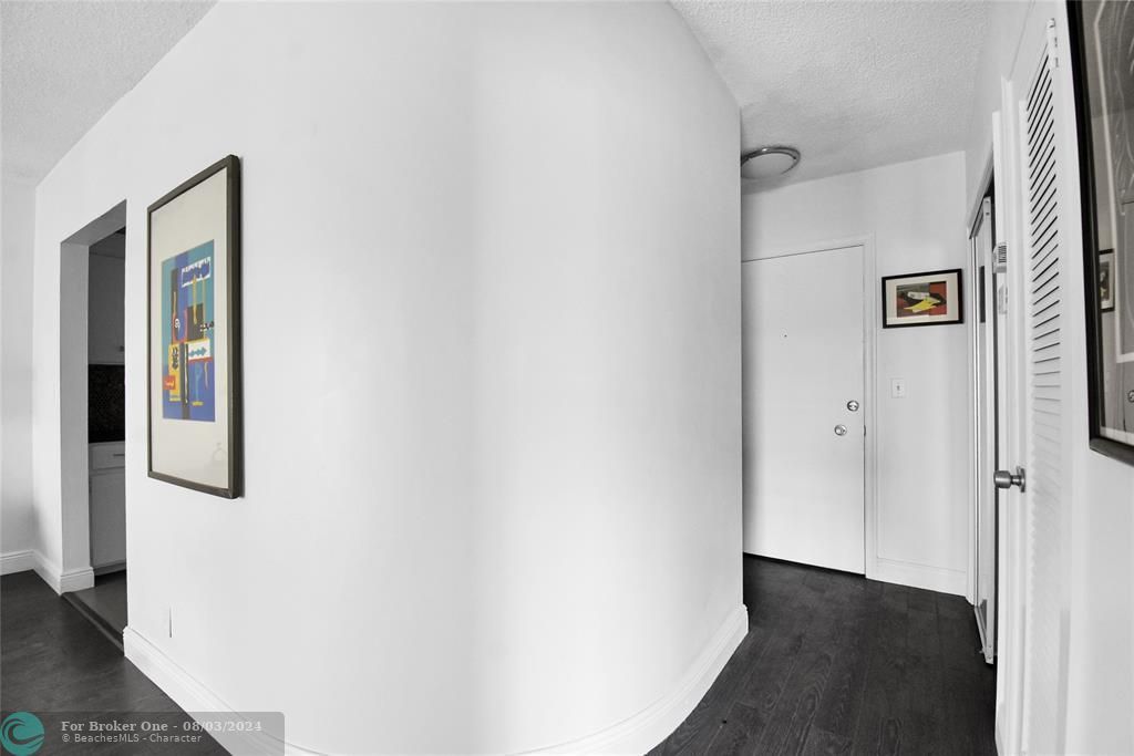 Active With Contract: $160,000 (1 beds, 1 baths, 850 Square Feet)