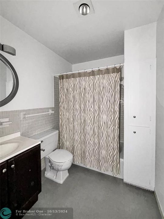 Active With Contract: $160,000 (1 beds, 1 baths, 850 Square Feet)