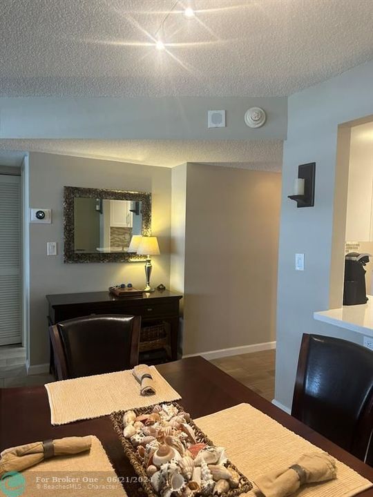For Sale: $245,000 (1 beds, 1 baths, 896 Square Feet)