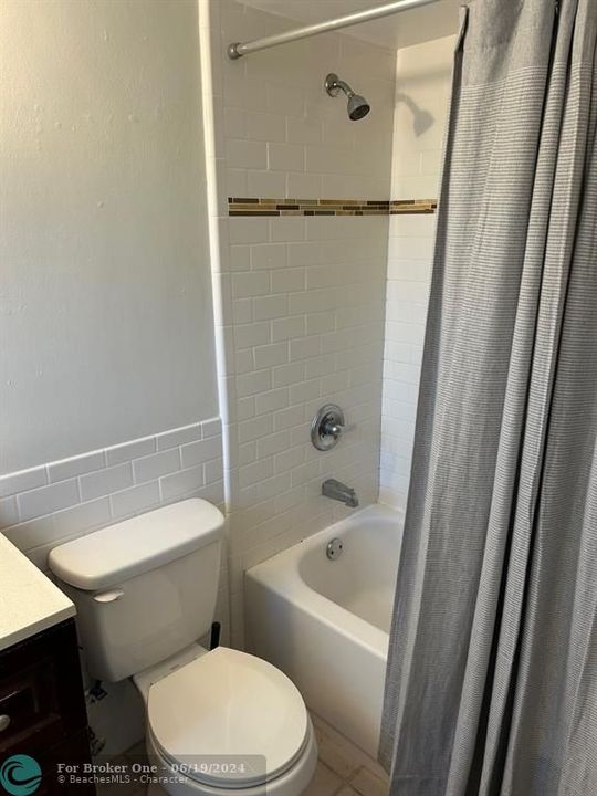 Active With Contract: $1,800 (1 beds, 1 baths, 630 Square Feet)
