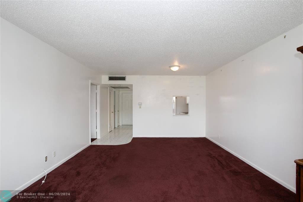 For Rent: $1,500 (1 beds, 1 baths, 710 Square Feet)
