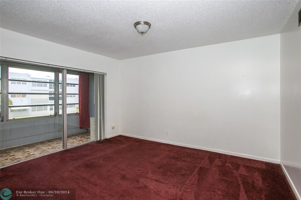 For Rent: $1,400 (1 beds, 1 baths, 710 Square Feet)
