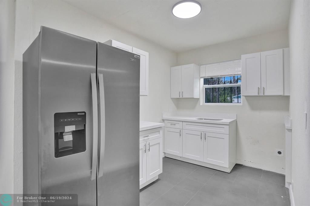 Active With Contract: $2,950 (3 beds, 2 baths, 0 Square Feet)
