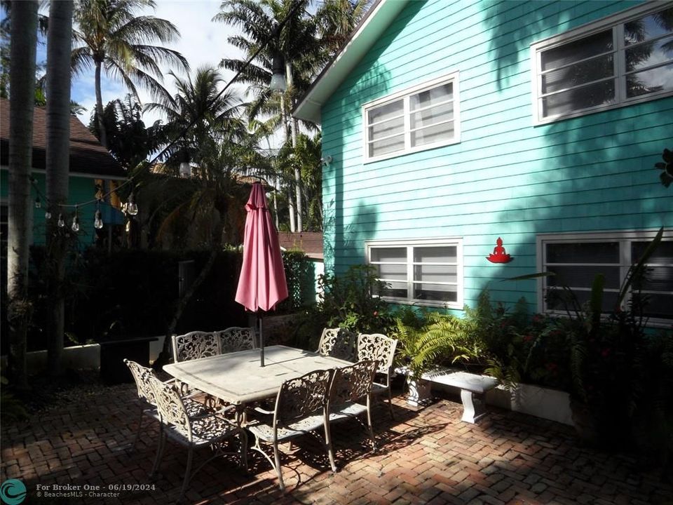 Active With Contract: $1,500 (1 beds, 1 baths, 3410 Square Feet)