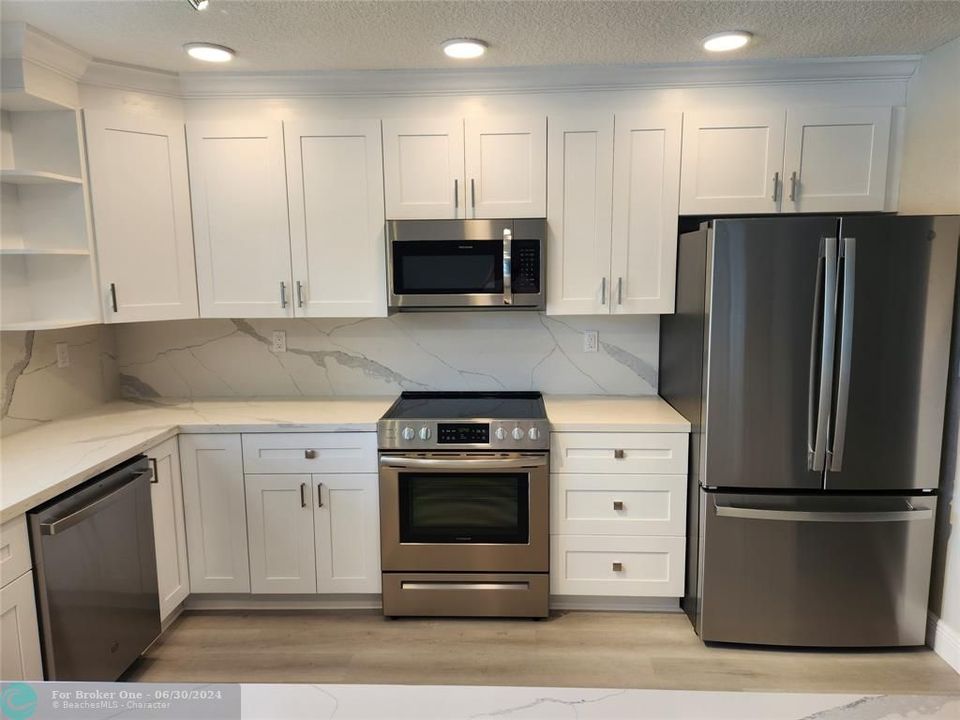 Active With Contract: $2,500 (2 beds, 1 baths, 1100 Square Feet)