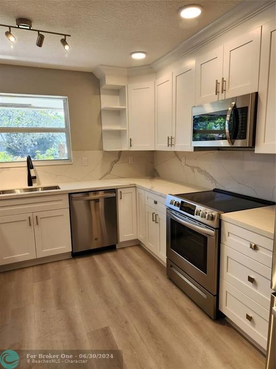 Active With Contract: $2,500 (2 beds, 1 baths, 1100 Square Feet)