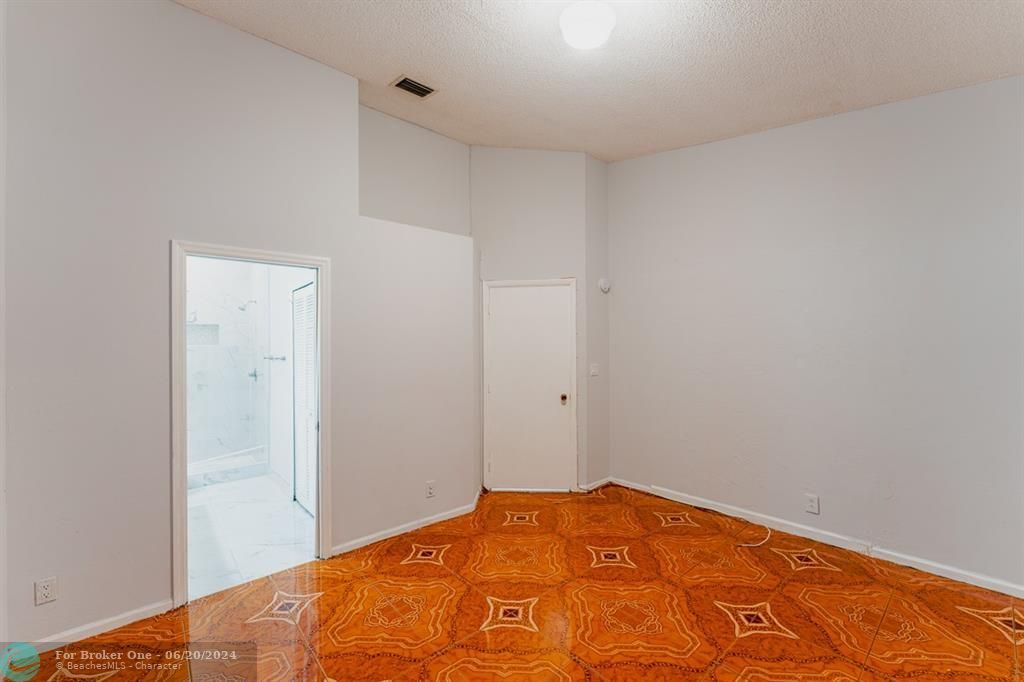 For Rent: $3,200 (3 beds, 2 baths, 1288 Square Feet)