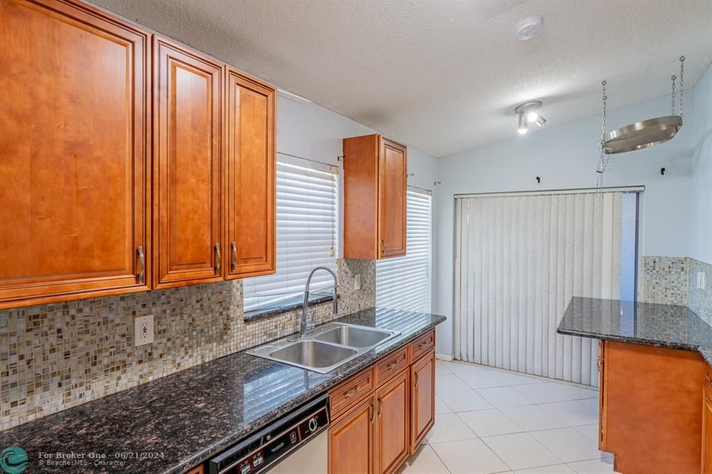 For Rent: $3,200 (3 beds, 2 baths, 1288 Square Feet)