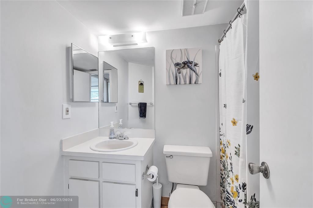 For Sale: $245,000 (2 beds, 2 baths, 815 Square Feet)