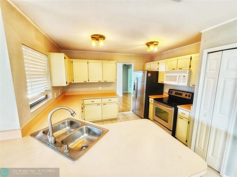 For Rent: $2,500 (3 beds, 2 baths, 1717 Square Feet)