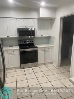 For Rent: $2,700 (3 beds, 1 baths, 1353 Square Feet)
