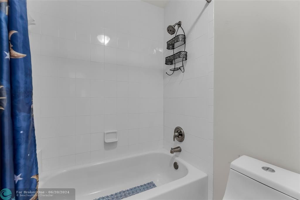 出租: $6,900 (6 贝兹, 4 浴室, 4145 平方英尺)