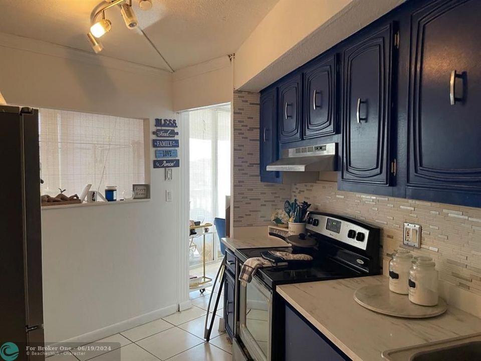 For Sale: $138,000 (2 beds, 2 baths, 1120 Square Feet)