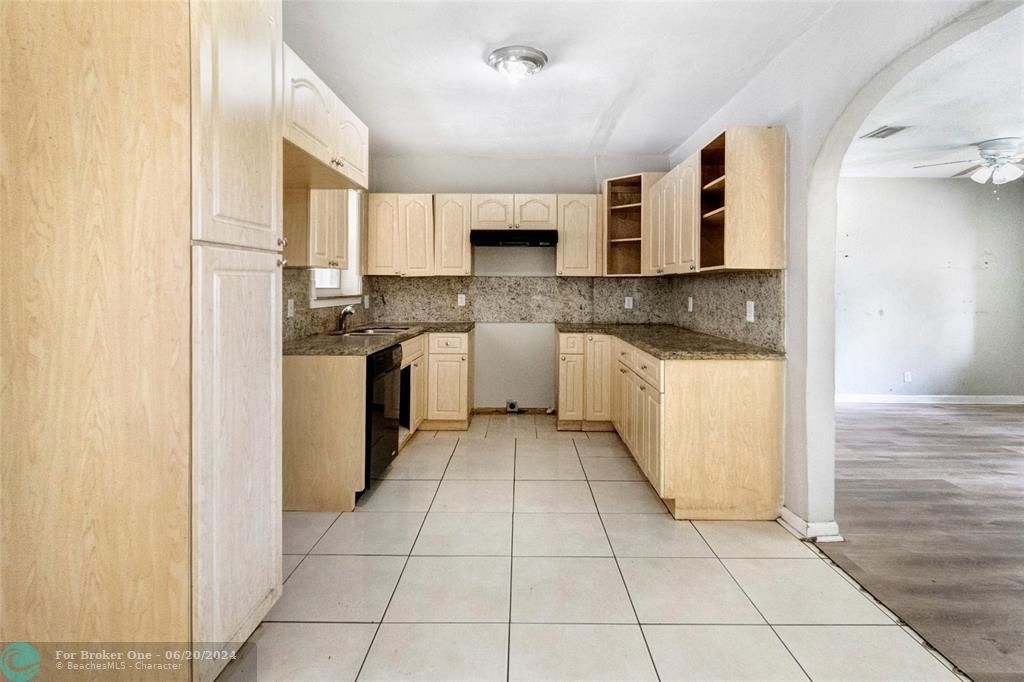 For Sale: $429,900 (3 beds, 1 baths, 1096 Square Feet)